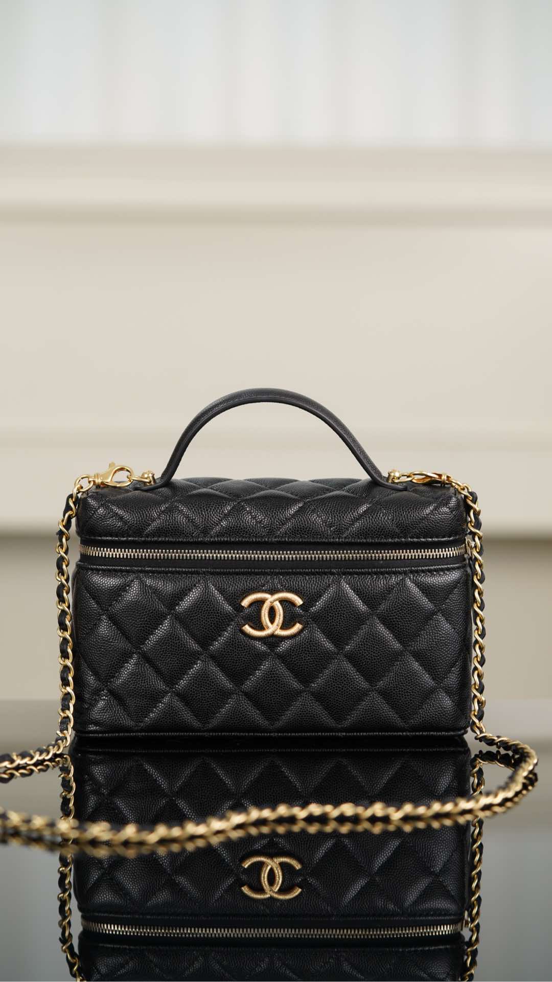 Сумка для ланча Chanel 25p Lychee Beef - черно-золотая