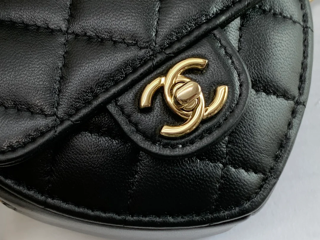 Поясная сумка Chanel с сердечком и стёжкой - 2 шт.