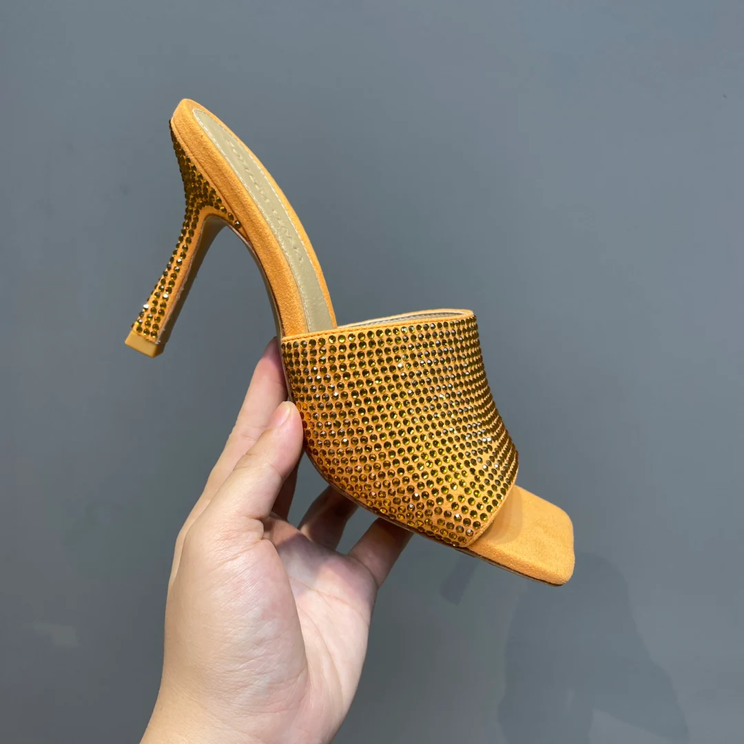 Сандалии на высоком каблуке из коллекции BV-2022 с подиума - 2 шт.