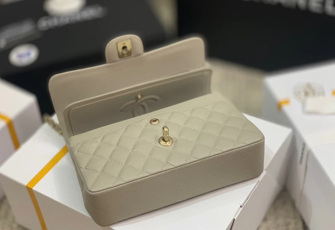 Сумка Chanel Sesame Pattern CF — голубино-серый с золотой фурнитурой — 23 см