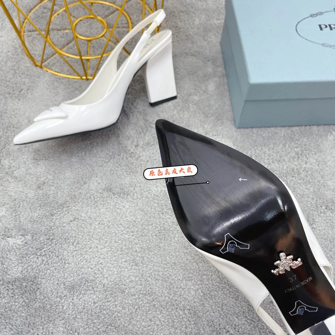 Новинка сезона весна/лето 2022 от Prada - туфли на каблуке с открытой пяткой