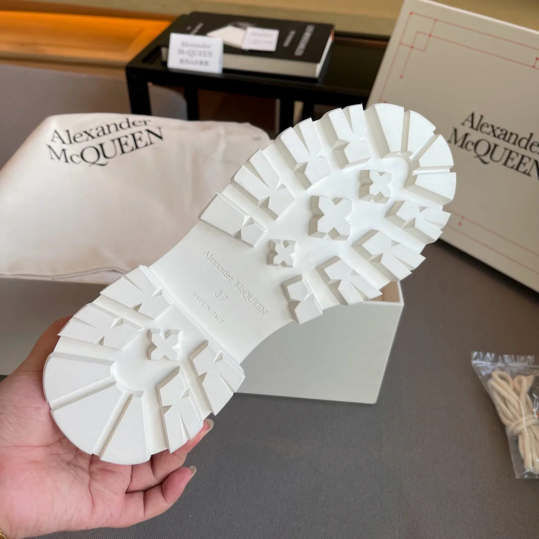 Белые лоферы на платформе McQueen