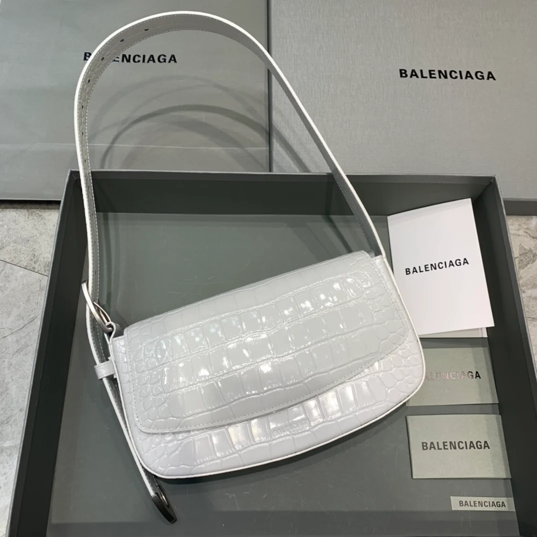 Сумка Balenciaga Ghost Bag - сумка под мышкой