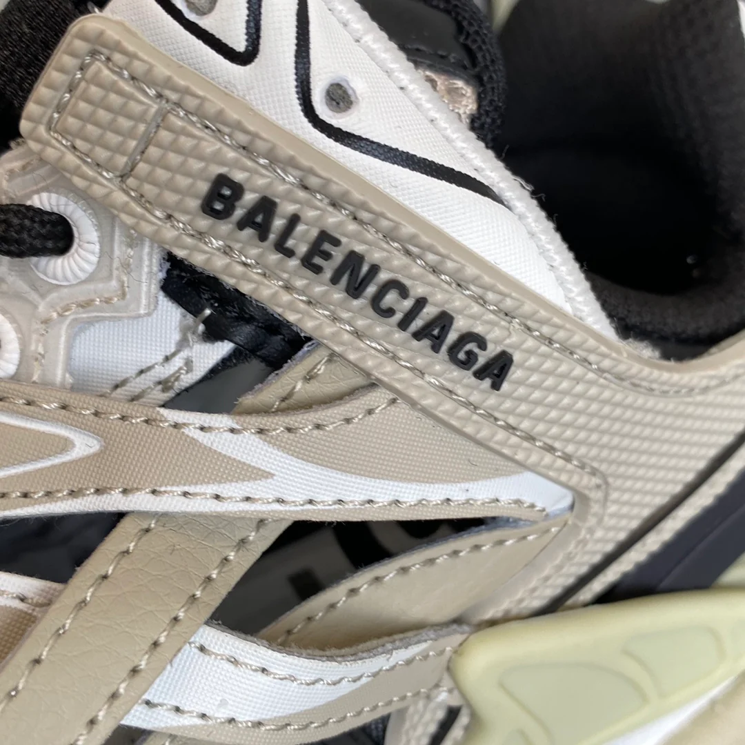 Кроссовки Balenciaga Track 2 Retro Dad Shoes - черно-золотые