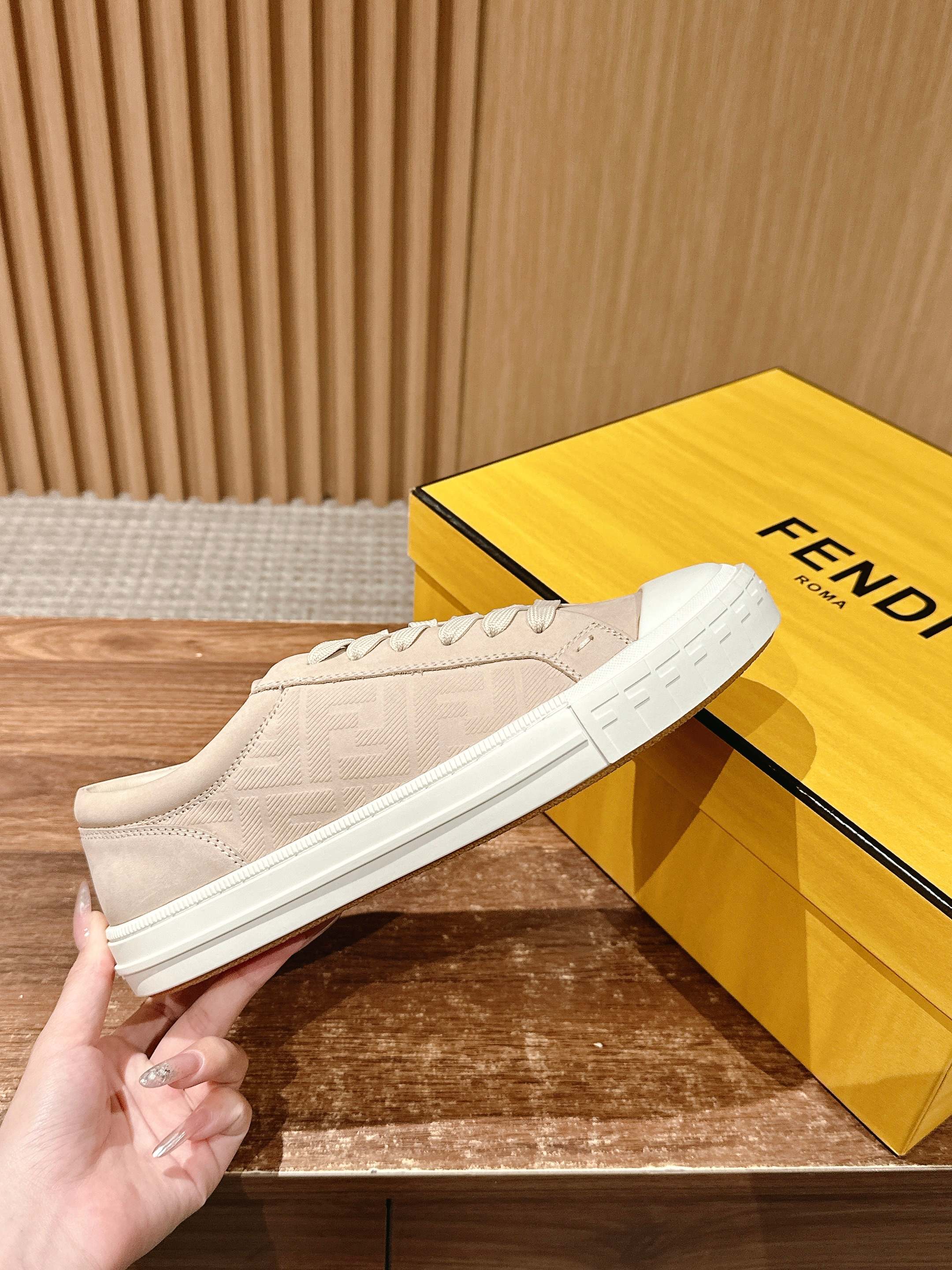 Fendi - Туфли цвета бисквита - Повседневная обувь - Абрикосовый