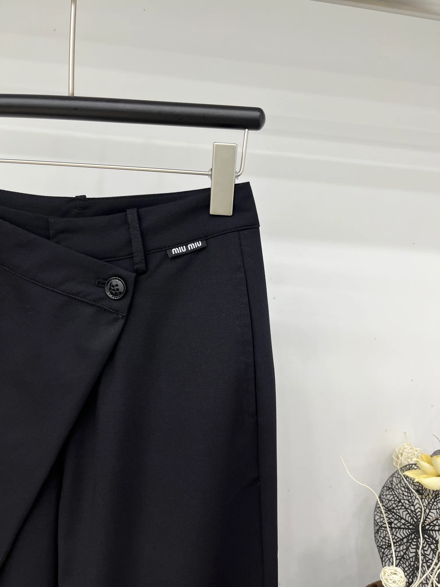 Miu Miu - 2404 - Брюки-платье с диагональной застежкой, модель 24 - Черный