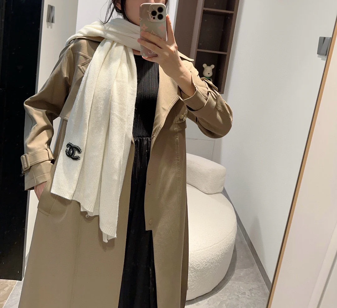 Вязаный шарф Chanel 2024 года