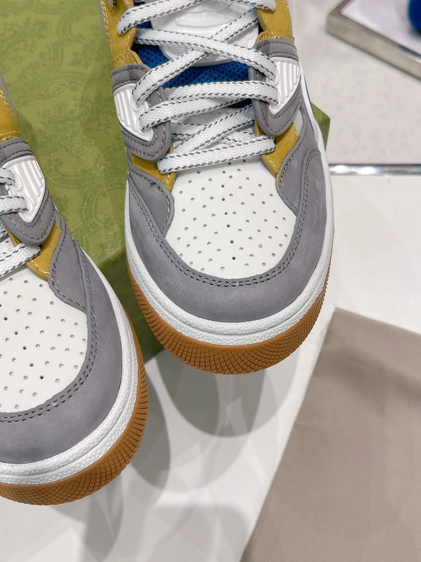 Gucci - Белые кроссовки - Кроссовки - Повседневная обувь - 17