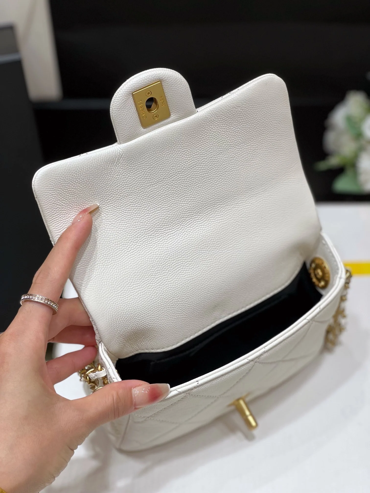 Сумка Chanel CF с цепочкой и монетами - зернистая телячья кожа - белая