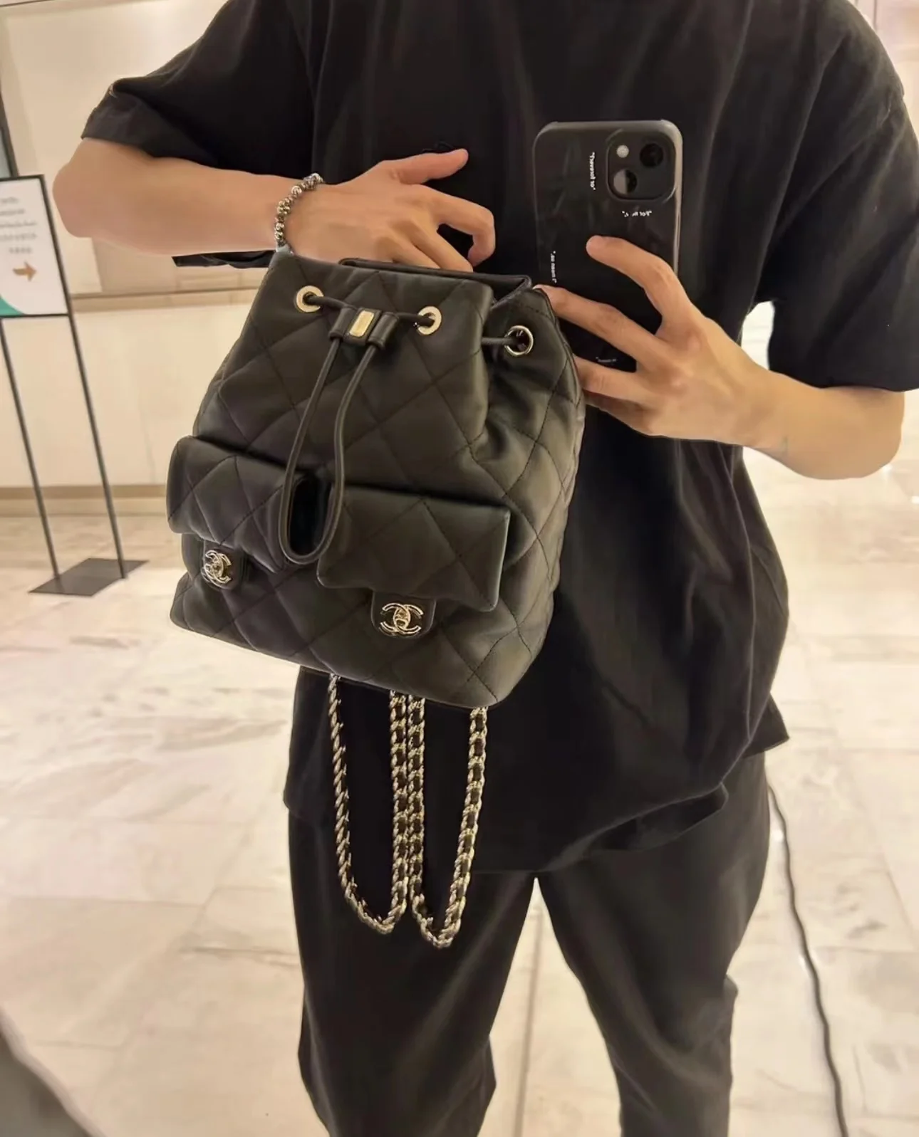 Рюкзак Chanel 23B — черный