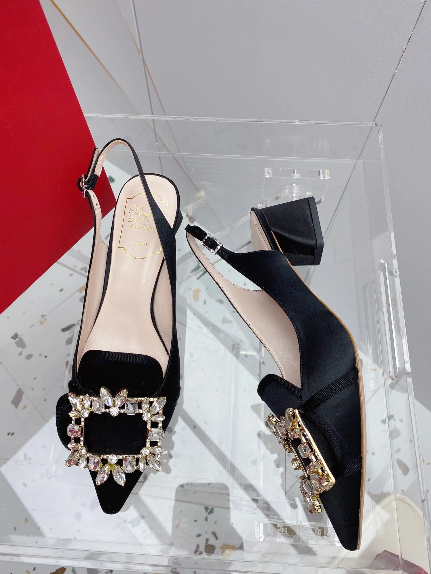 Обувь RV Shoes - Новинка ранней весны 2023 года - Сандалии на низком каблуке с пряжкой в ??виде снежинки - Черные