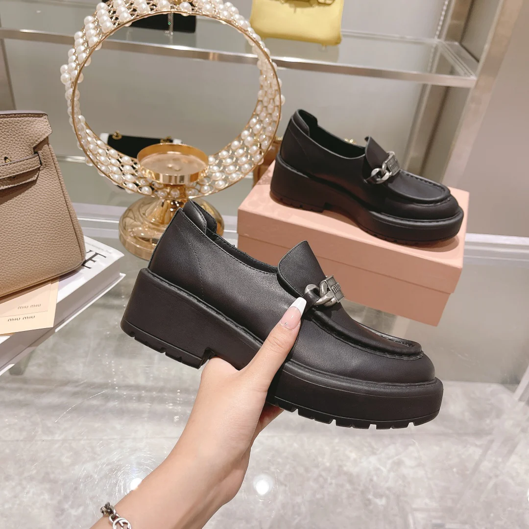 Miu Miu - Новинка сезона осень/зима 2022 - Кожаные лоферы на платформе в стиле ретро