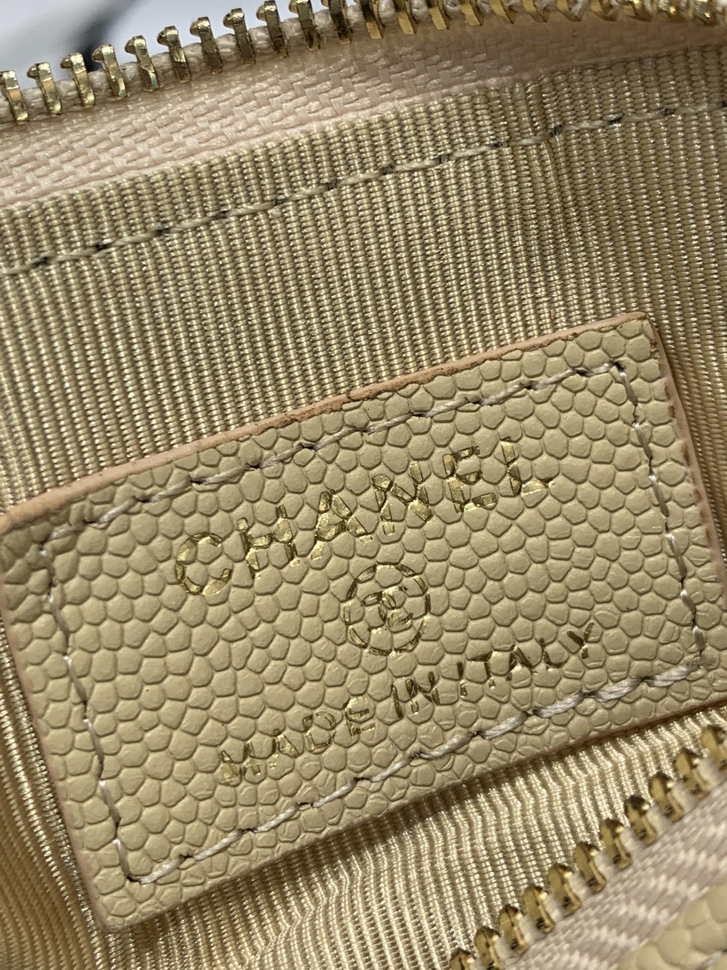 Chanel 19 серии - Классический кожаный кошелек на молнии - Желтый с золотой фурнитурой