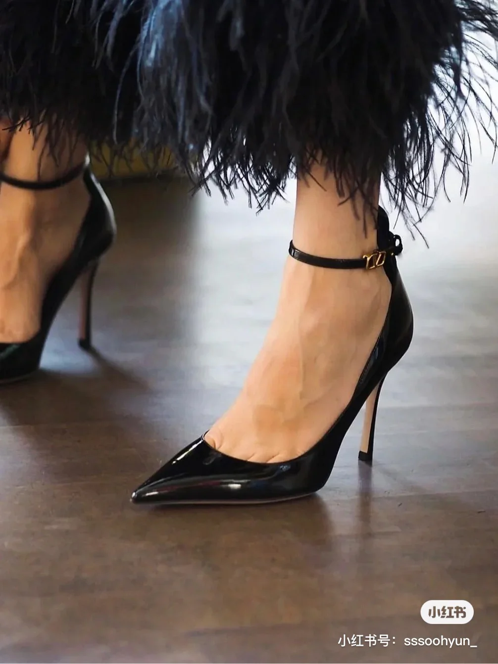 Туфли-лодочки Valentino с острым носком на шпильке - черные - 9 см