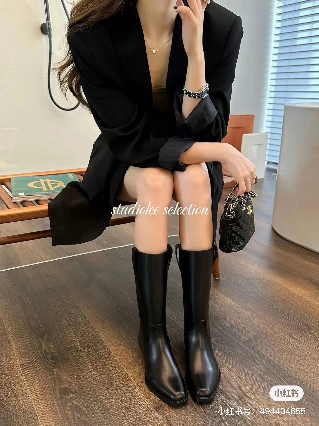 Новинка сезона осень/зима 2023 от Chanel - Мотоциклетные ботинки на низком каблуке - Черные