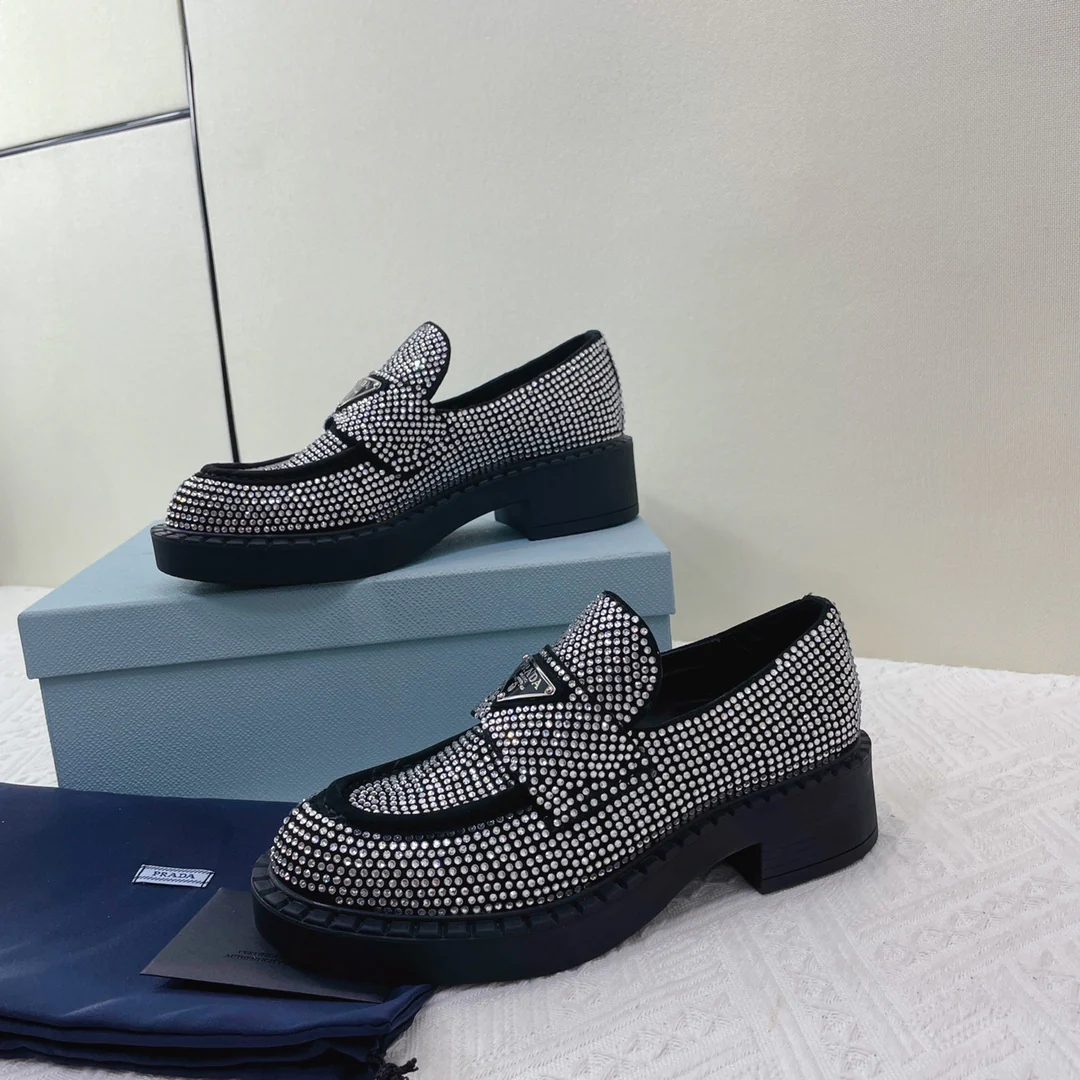 Туфли Prada - Лоферы Prada, украшенные стразами - серебристые