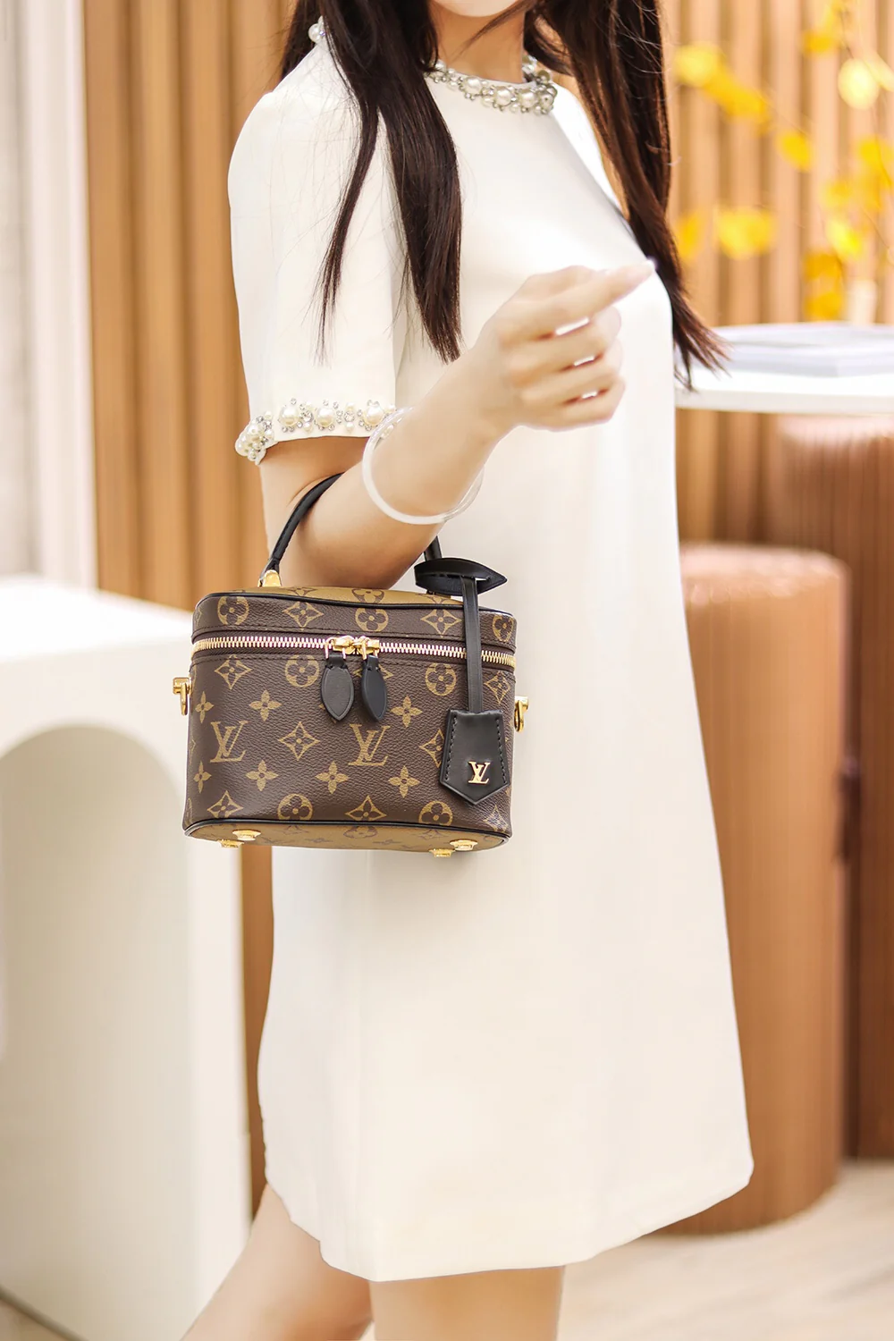 m45165-LV-vanity-pm-Маленькая косметичка через плечо