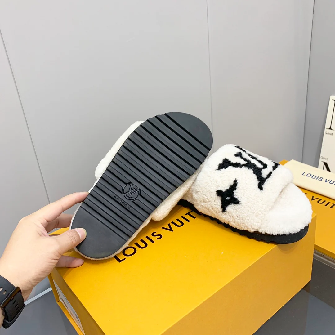 Новинка весны 2022 года от LV - Меховые тапочки - Белые и черные