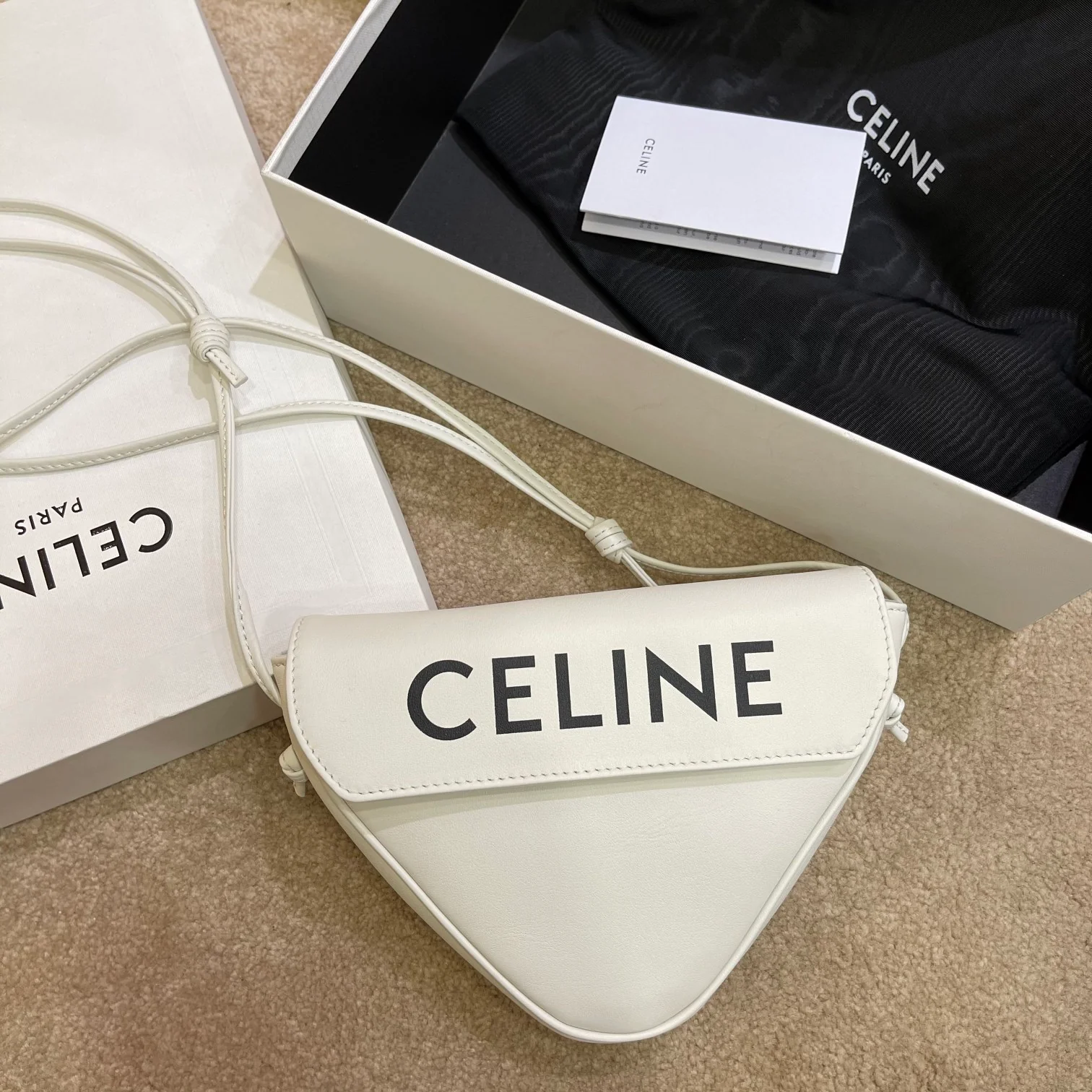 Celine - Треугольная сумка из натуральной кожи - Большой логотип - 1