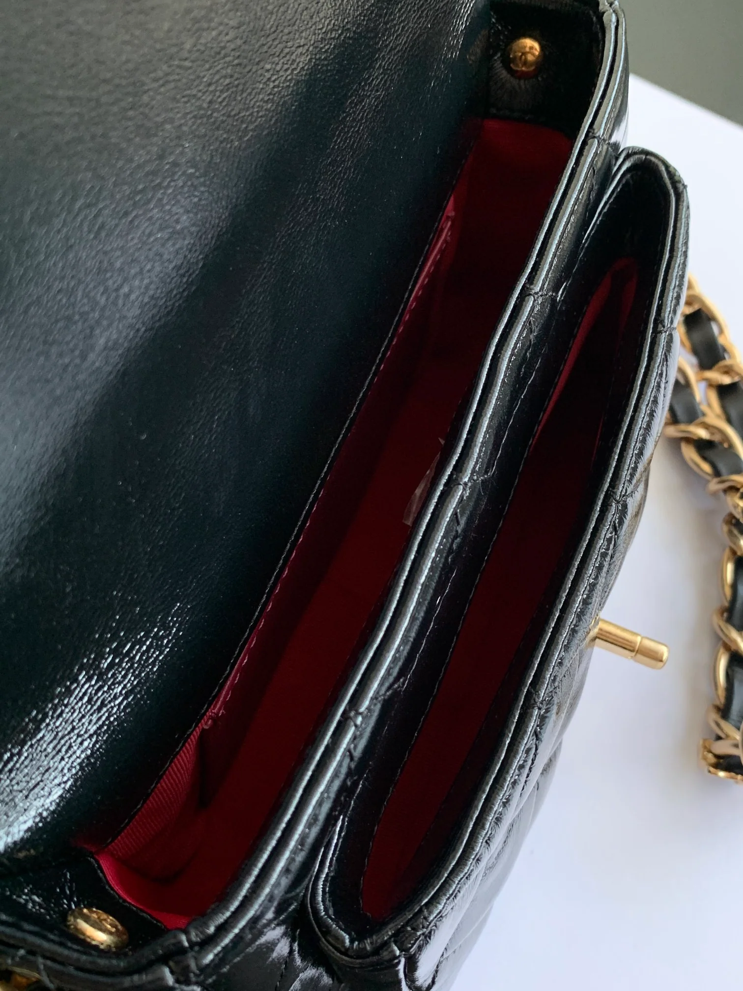 Chanel - Сумка-мессенджер с ручкой из овечьей кожи - Черная