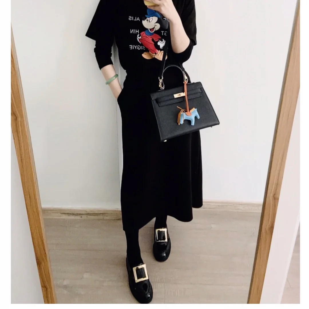 Обувь RV Shoes - 22ss - Афро-прическа из лакированной кожи, украшенная стразами - Фотографии на теле