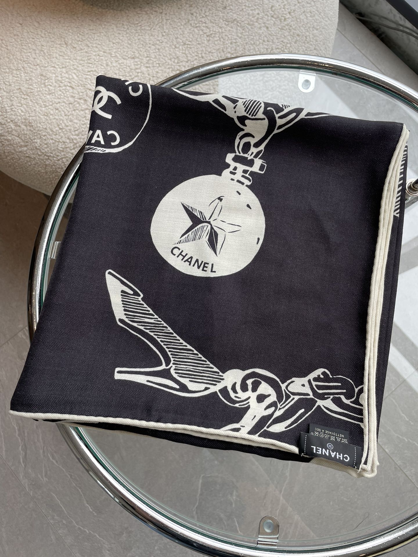 Бархатный шарф Chanel 2024 - 140-140-черный