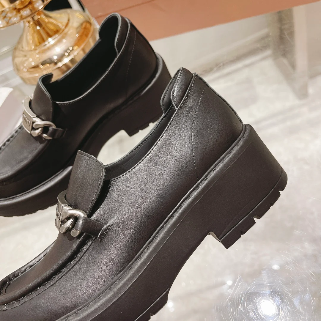 Miu Miu - Новинка сезона осень/зима 2022 - Кожаные лоферы на платформе в стиле ретро