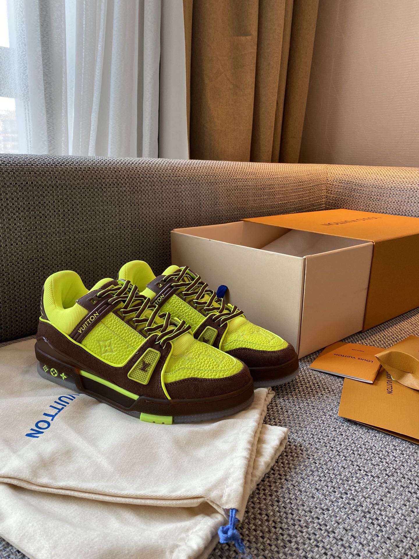 Обувь LV - кроссовки LV Trainer - размер 33