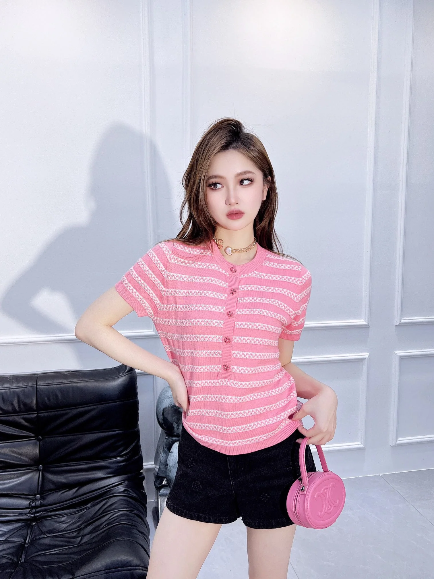 Вязаный топ Chanel 2403 из специальной пряжи с короткими рукавами - розовый