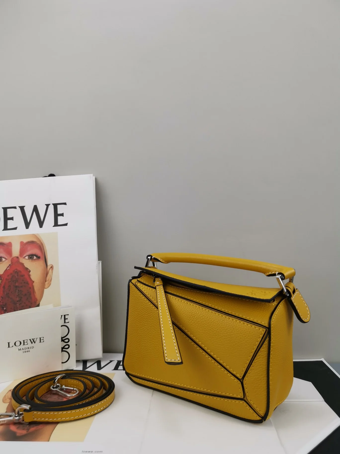 Мини-сумка Loewe Puzzle Bag из телячьей кожи - 13