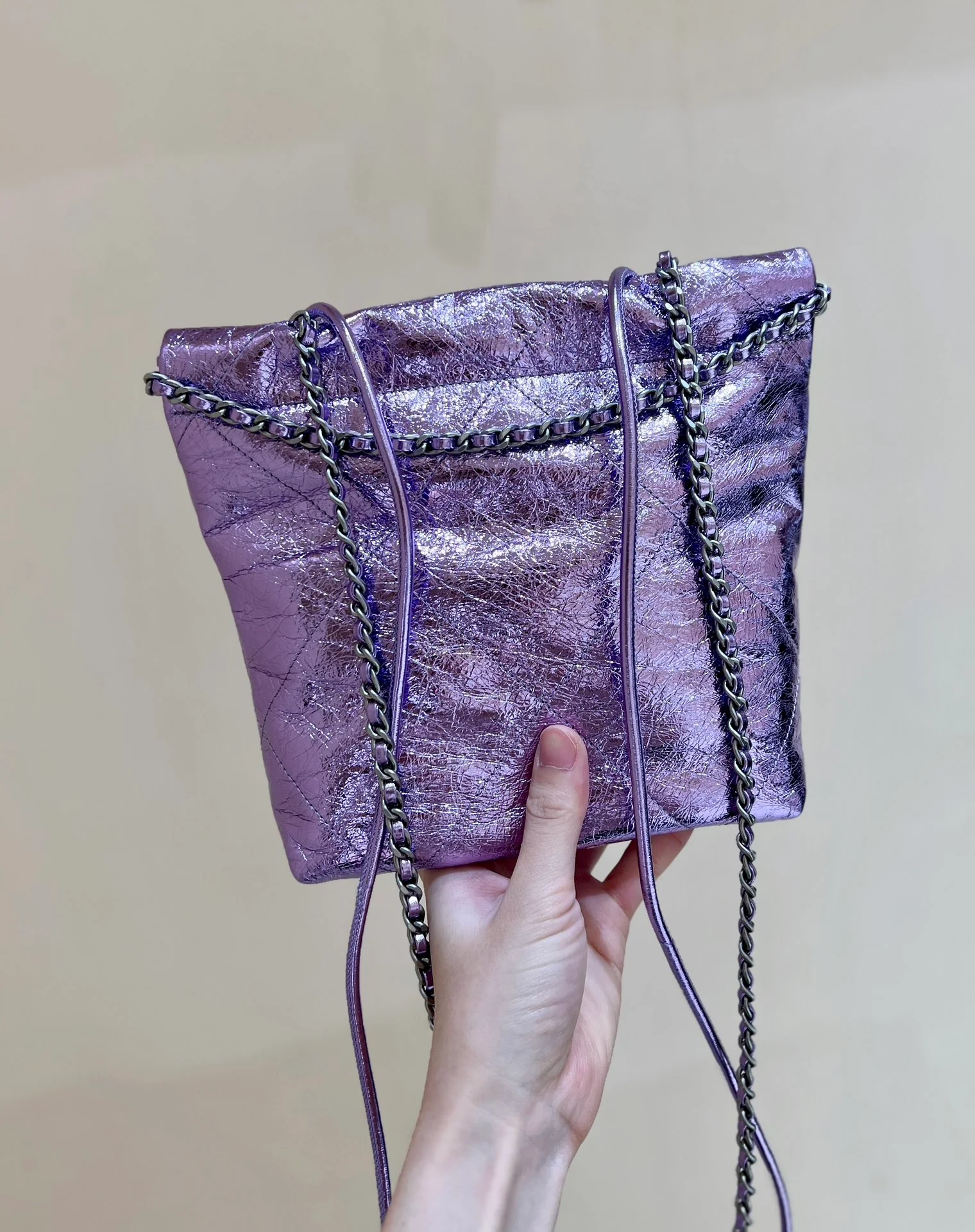 Миниатюрная сумка Chanel 25c 22 из металлизированной кожи - фиолетовая