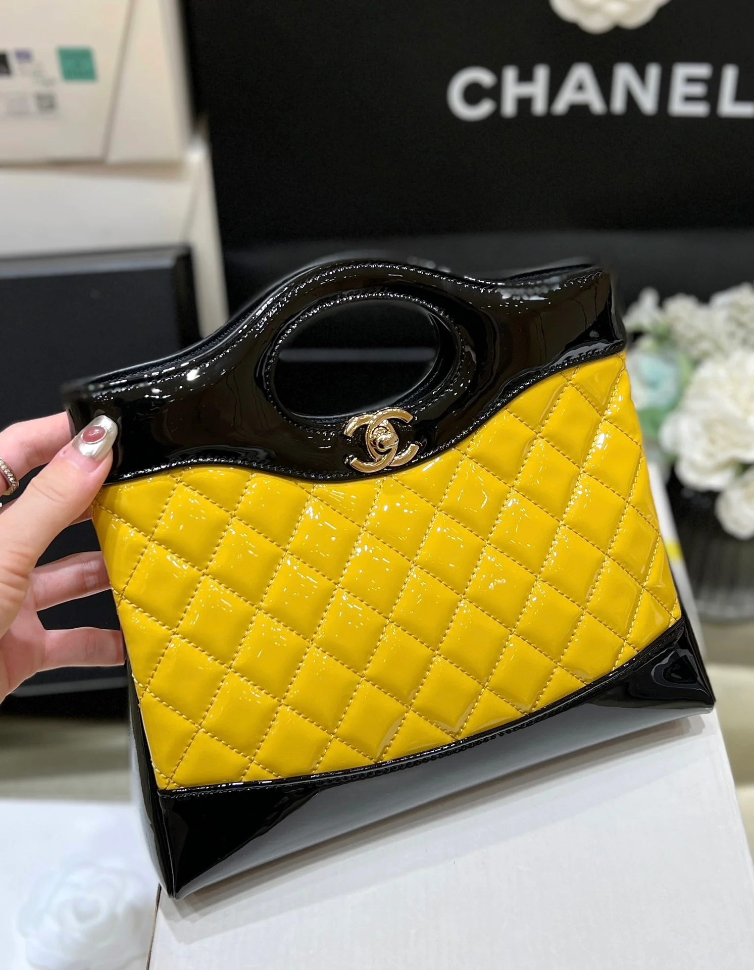 Коллекция Chanel Pre-Fall 2023 - сумка 31bag - черно-желтая - мини