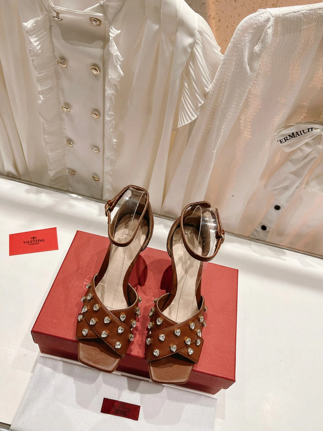 Новинка лета 2023 от Valentino - Босоножки на высоком каблуке со стразами - Коричневые - 7-5 см