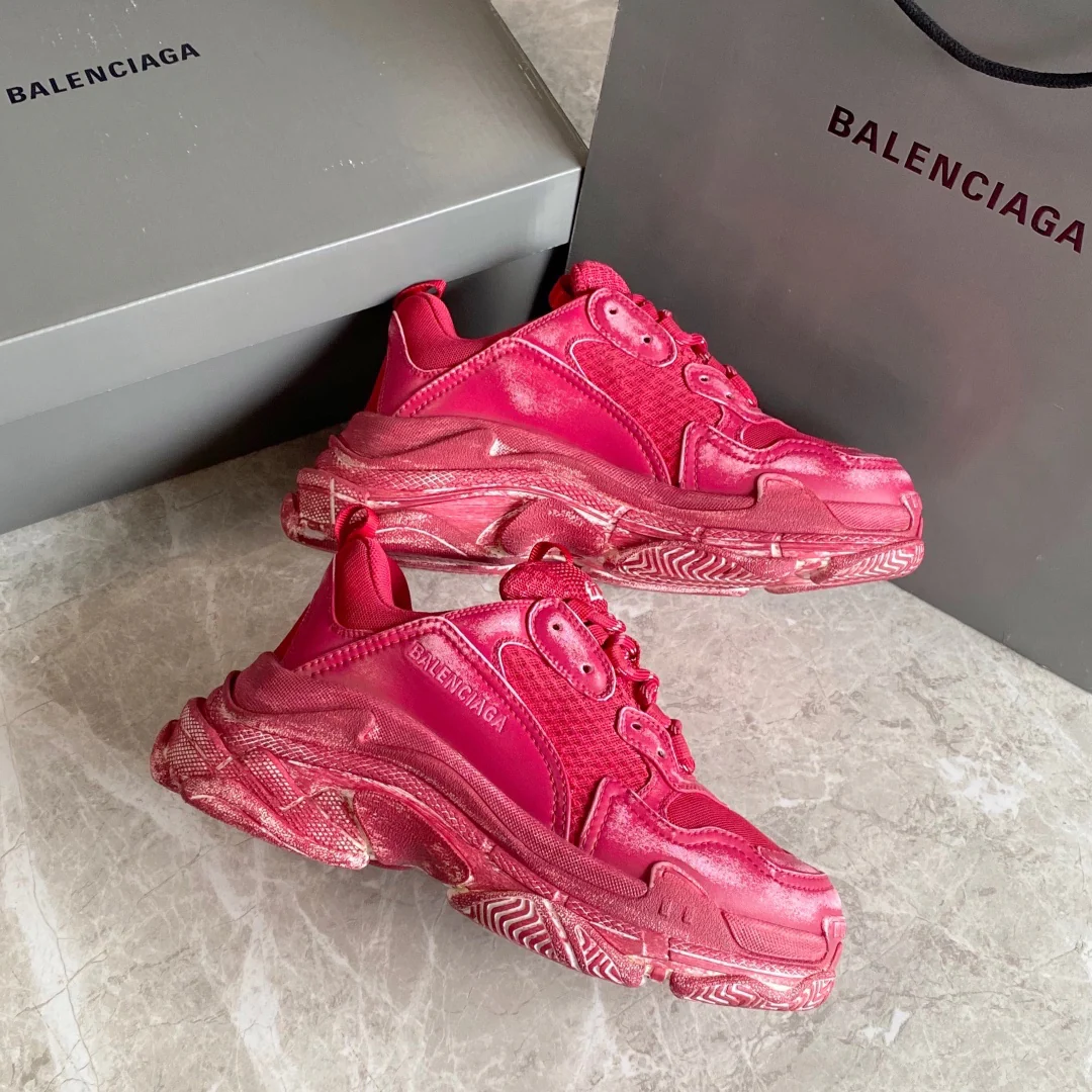 Кроссовки Balenciaga Triples на платформе, рваные джинсы, массивные кроссовки, красный цвет.
