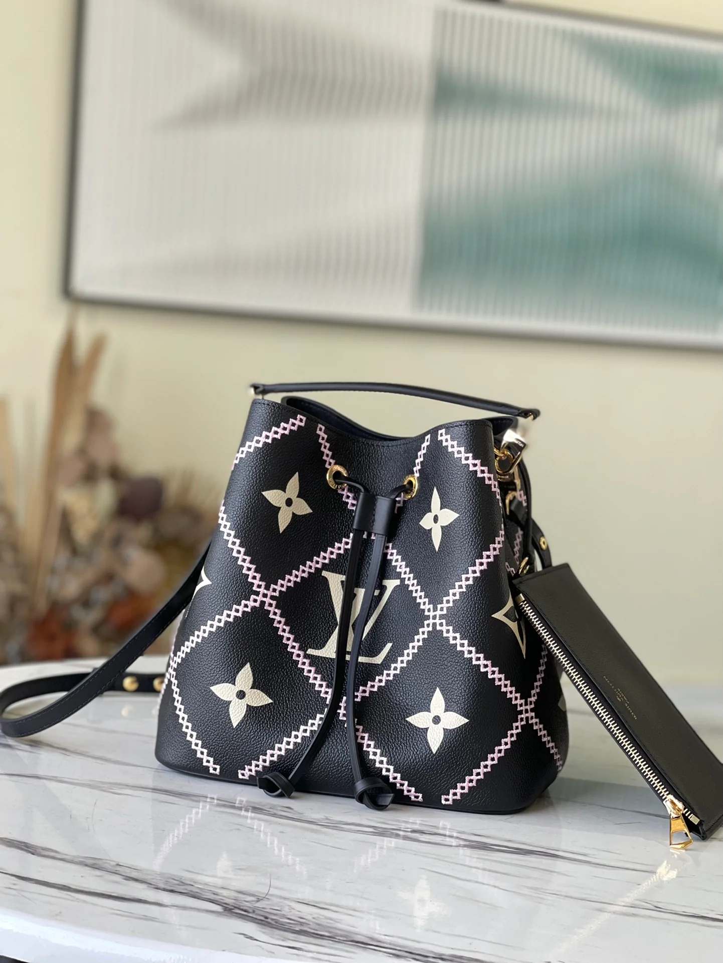 m46023-LV-2022-Spring-neonoe-bucket bag-black