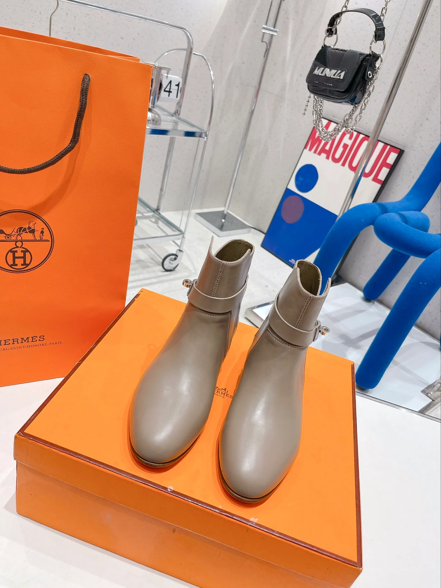 Новинка сезона осень/зима 2022 от Hermes - ботильоны Kelly с пряжкой.