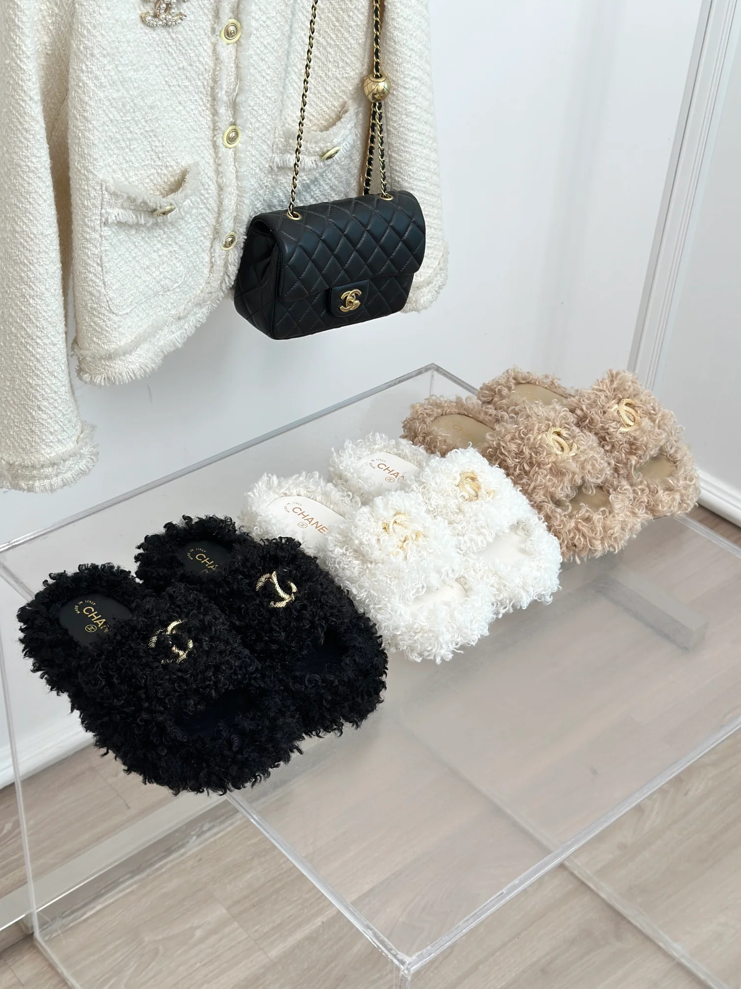 Новинка 2023 года от Chanel - Шерстяные меховые тапочки