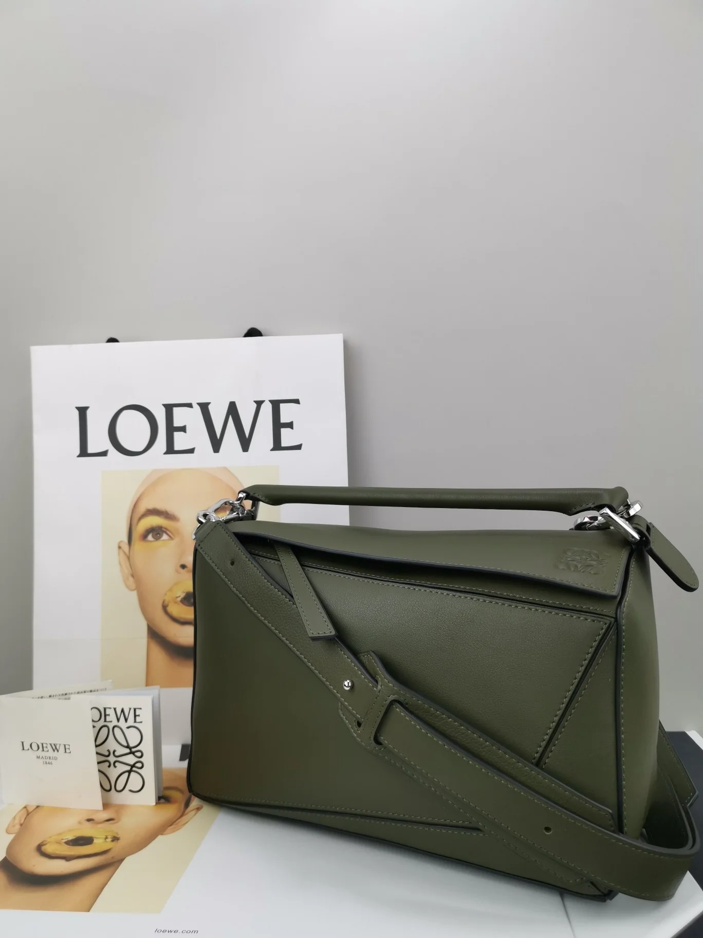 Сумка Loewe Puzzle, телячья кожа, средний размер, 18