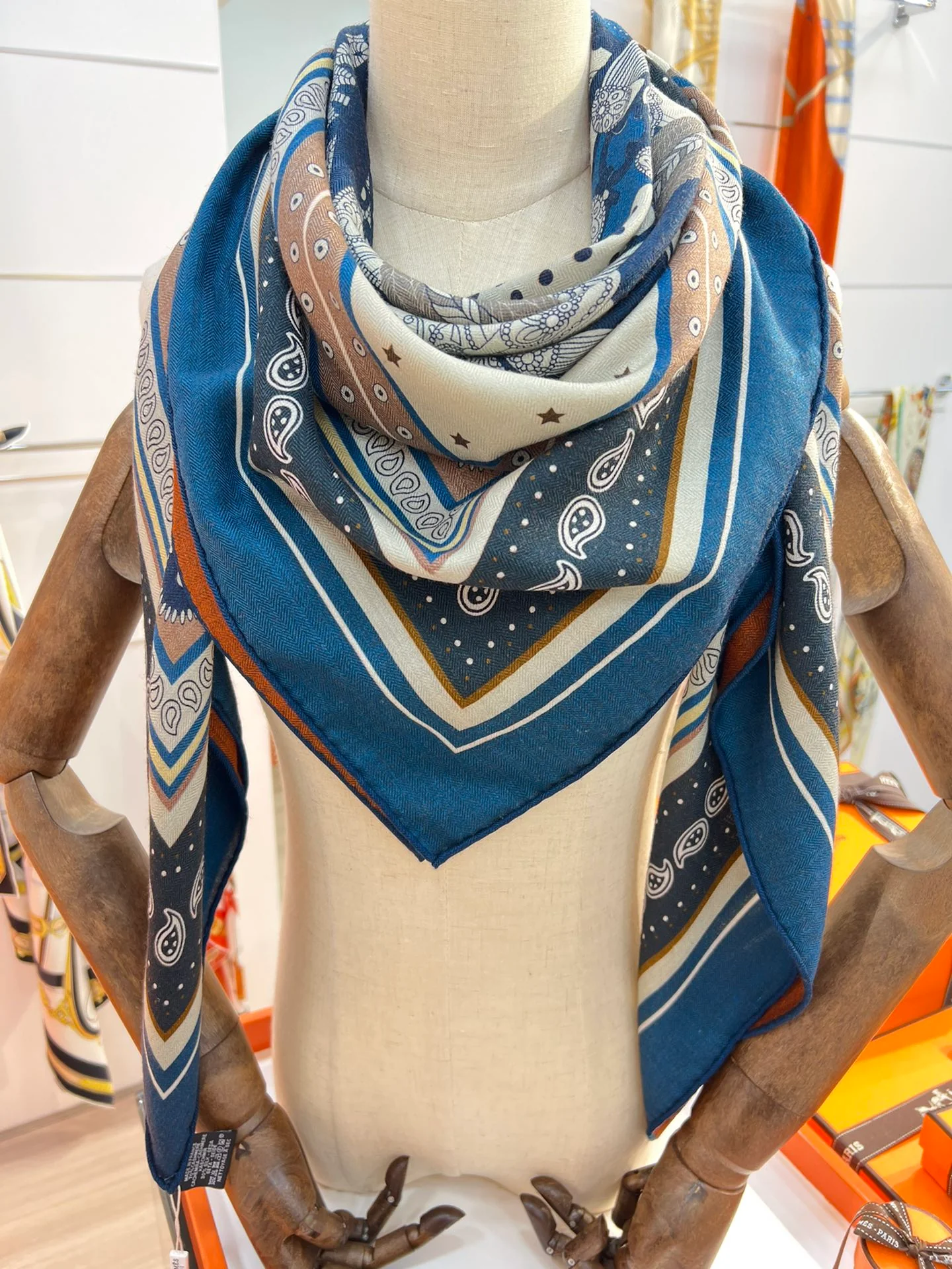 Большой двусторонний бархатный шарф Hermes - 140 см - 002