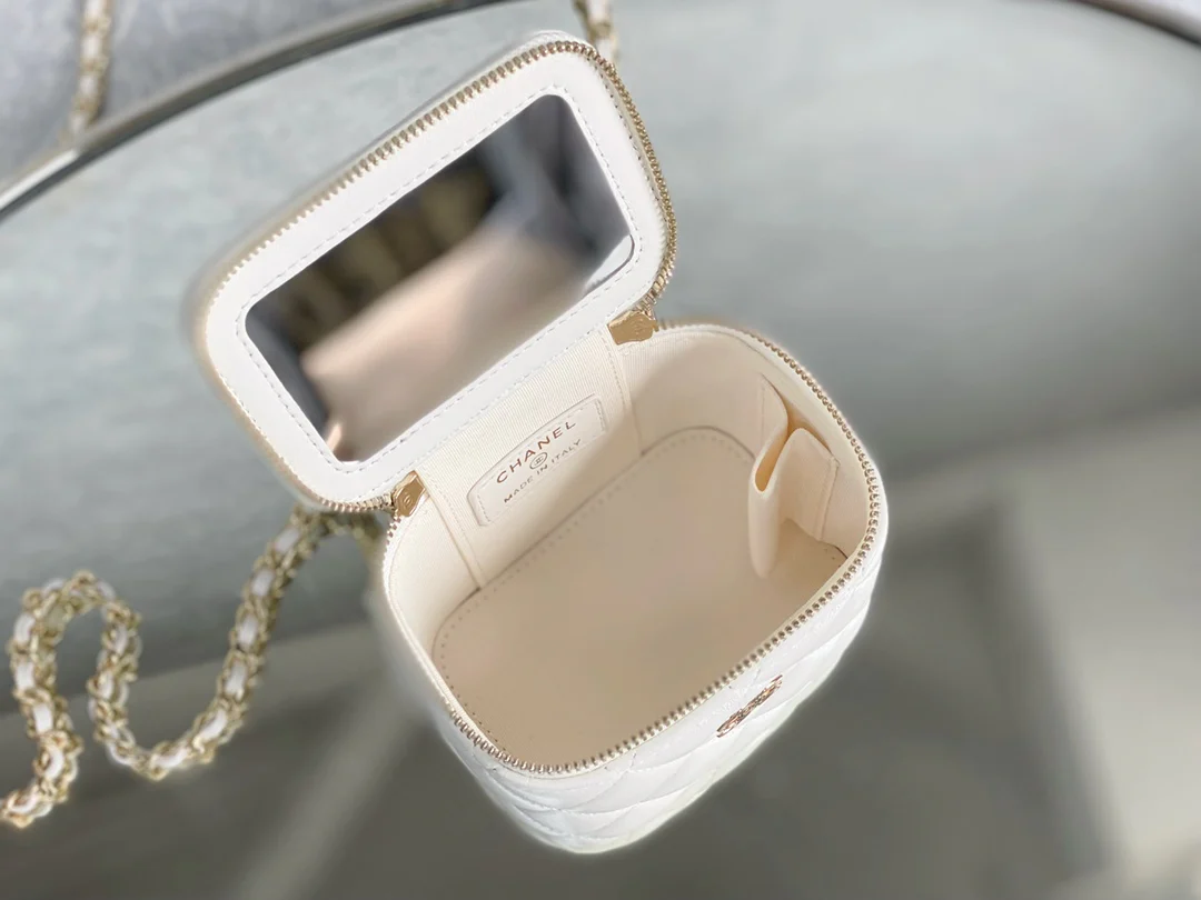 Футляр для помады Chanel 2022 года — маленькая коробочка — белый