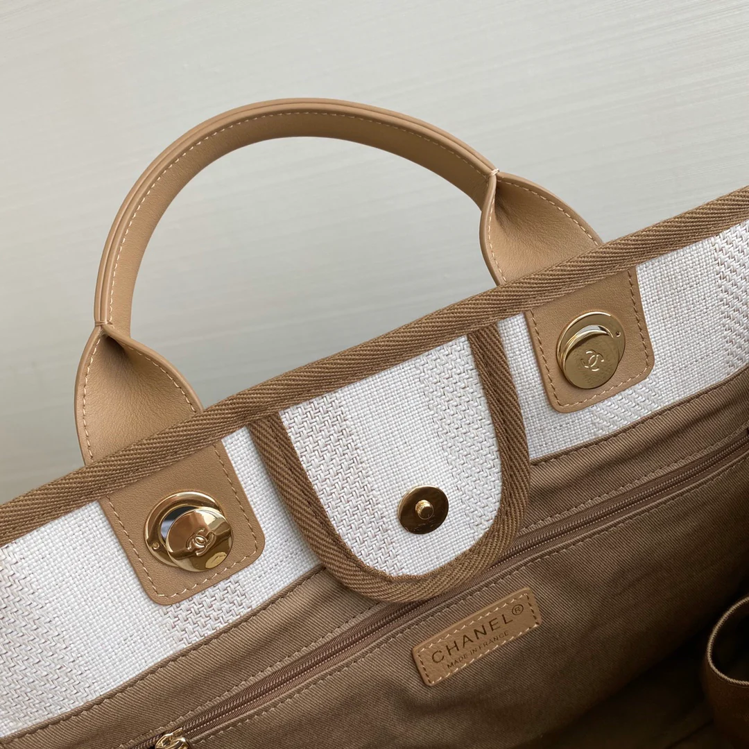 Большая пляжная сумка Chanel в бежевую полоску