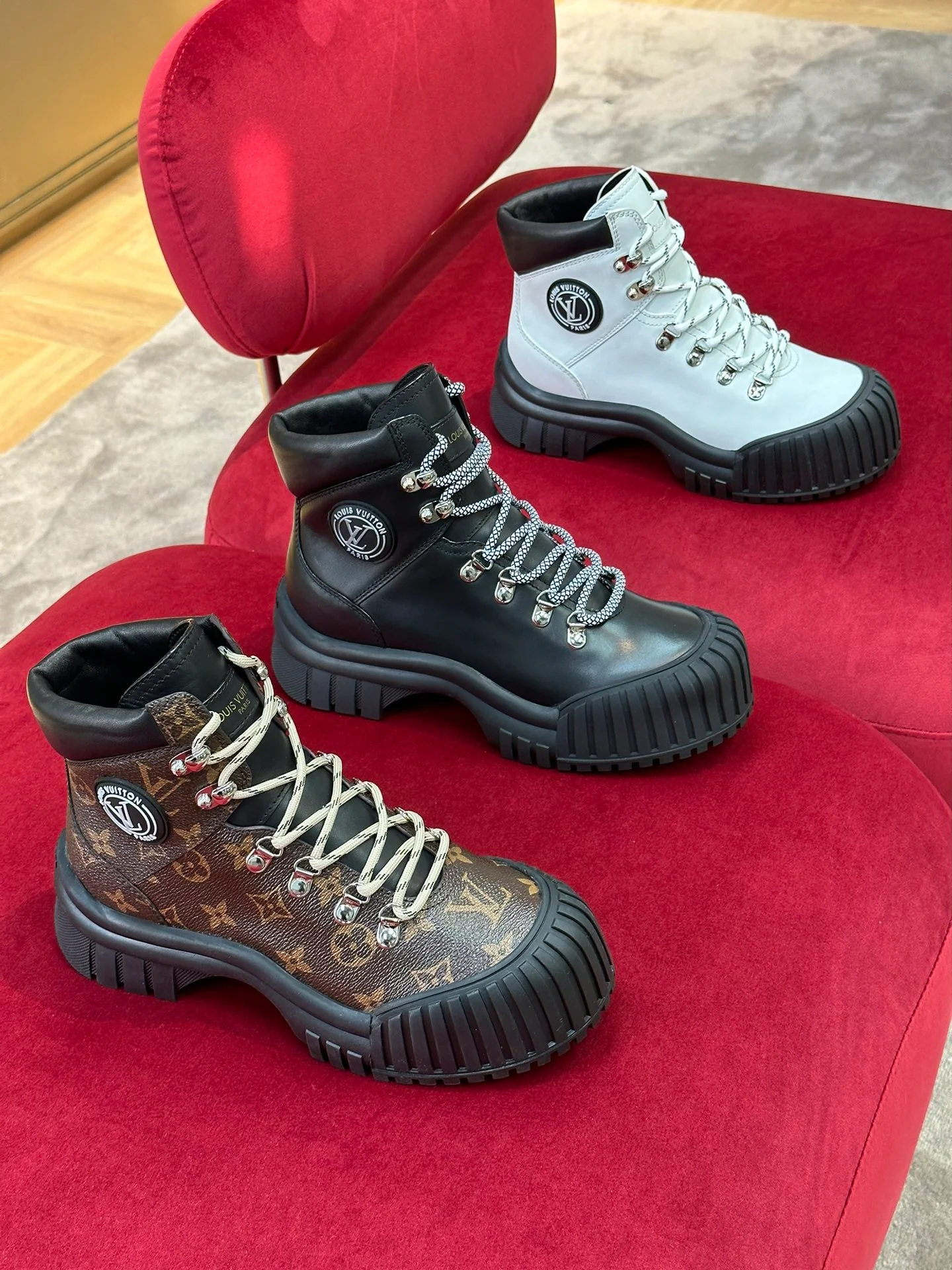 LV - Новинка сезона осень/зима 2022 - Ботильоны Ruby - Черные