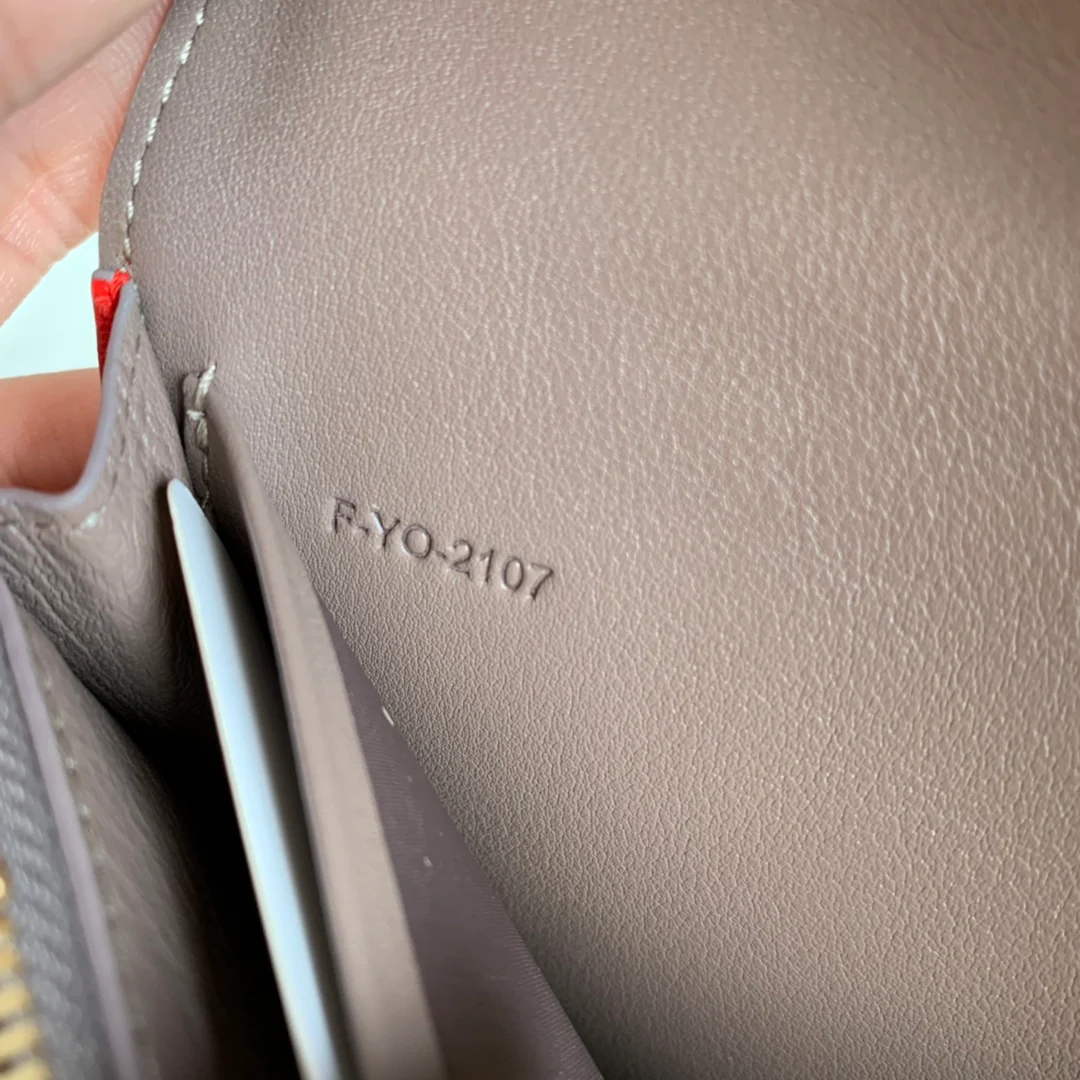 Кошелек-портмоне Celine — абрикосово-серый и красный