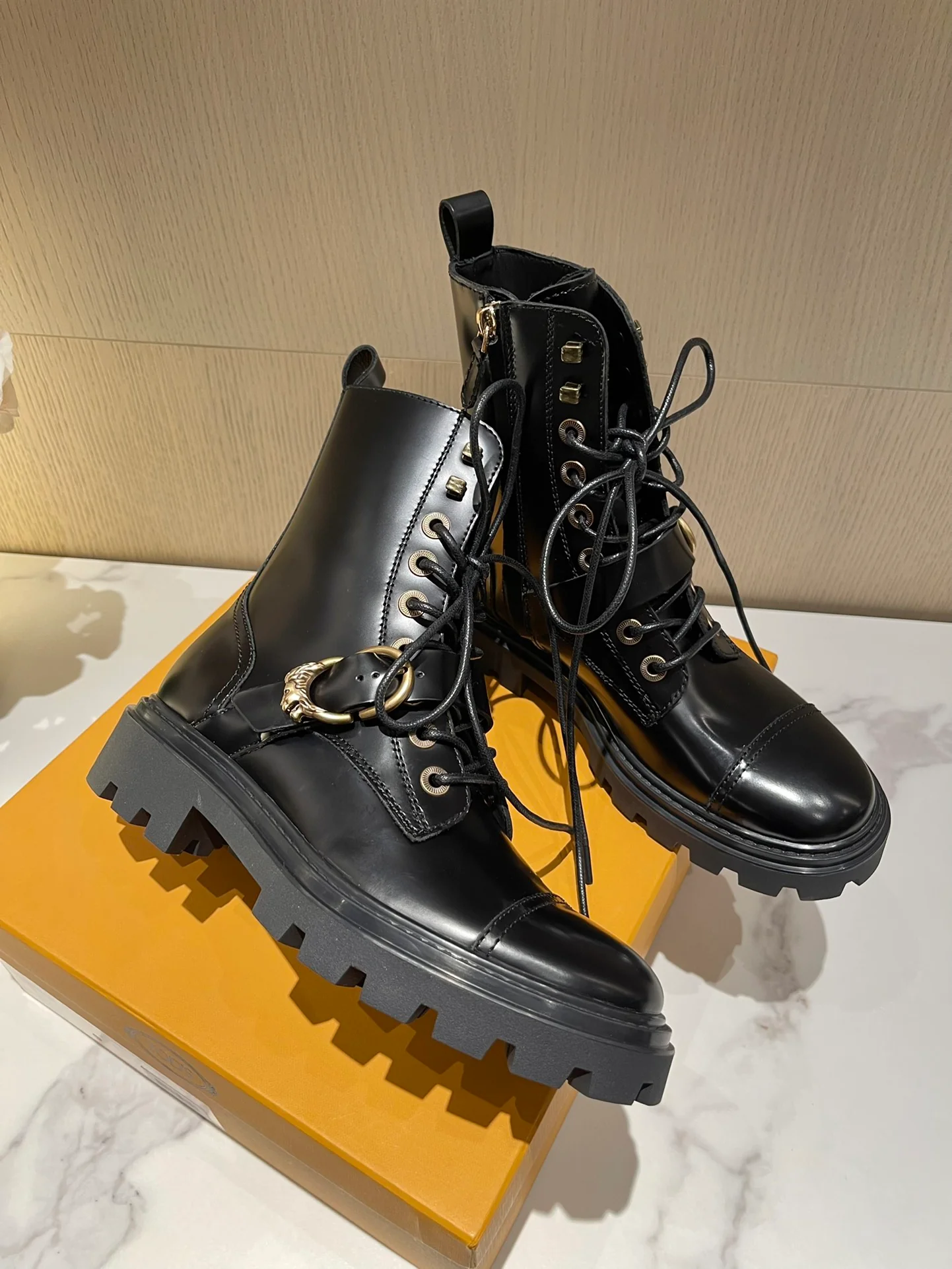 Tods - Новинка сезона осень/зима 2022 - Ботинки Martin