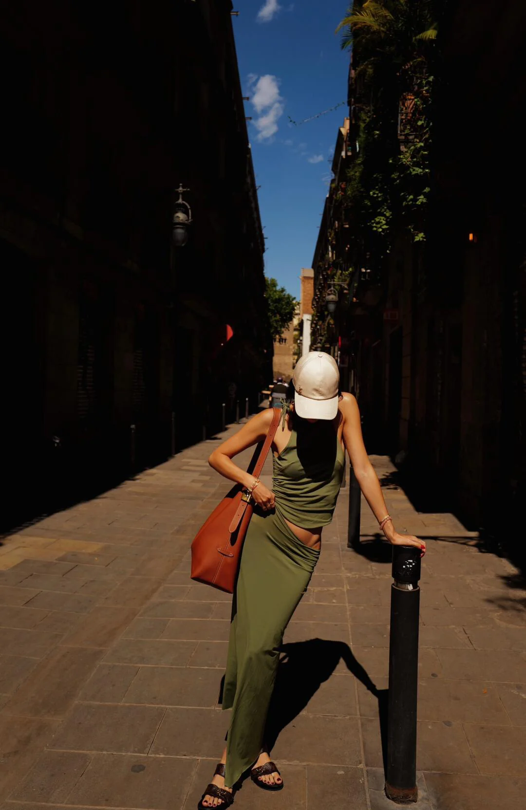 LV-m25352-low-key-hobo-pm сумка-коричневая