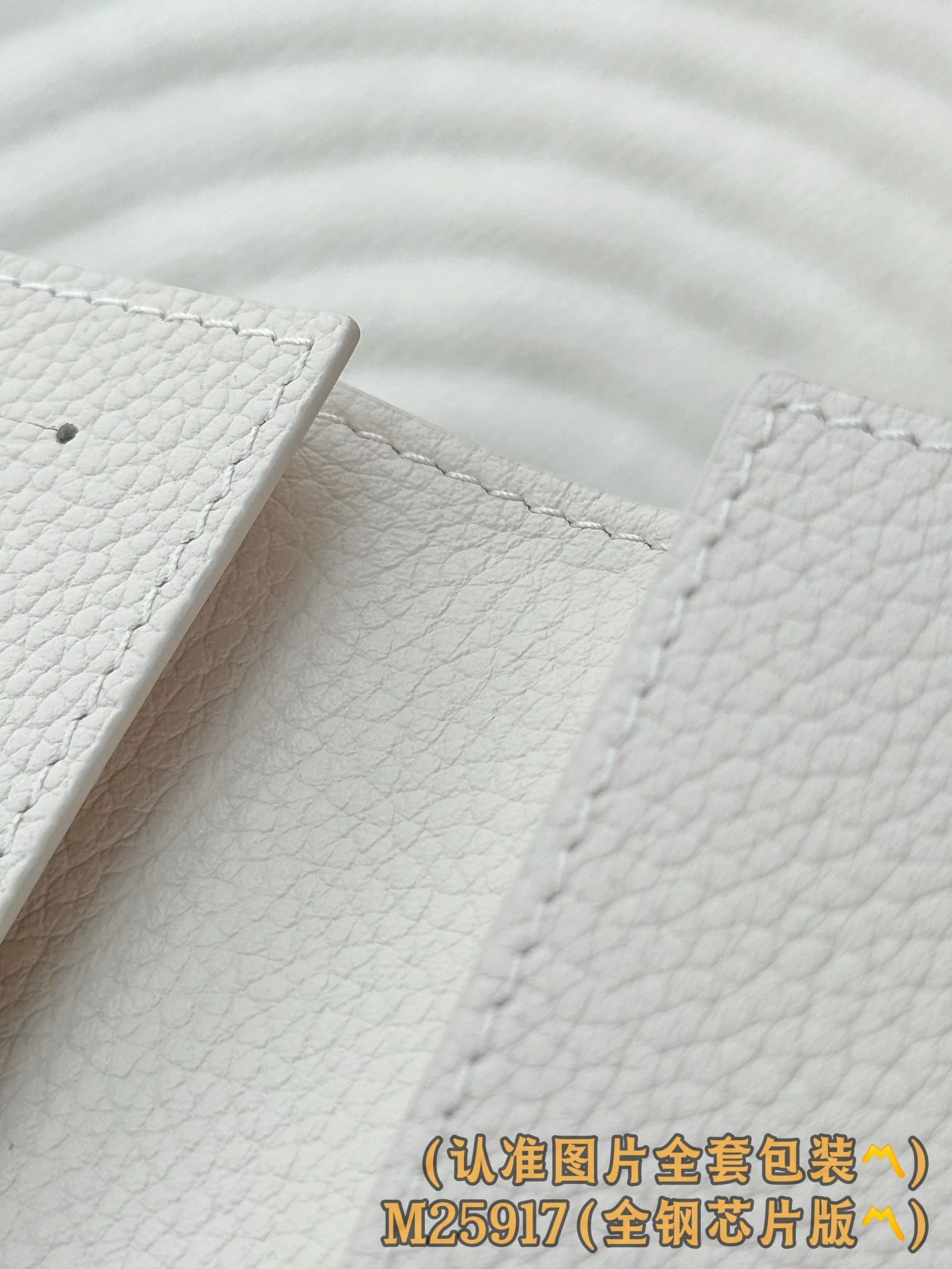 LV-m25917-Обложка для паспорта