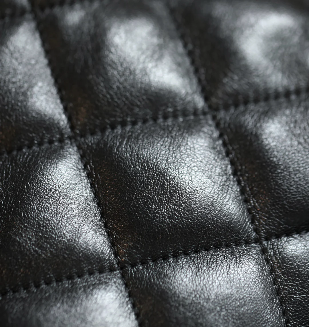 Chanel - ??? - Сумка-мешок на цепочке с монетами - Черная с золотой пряжкой