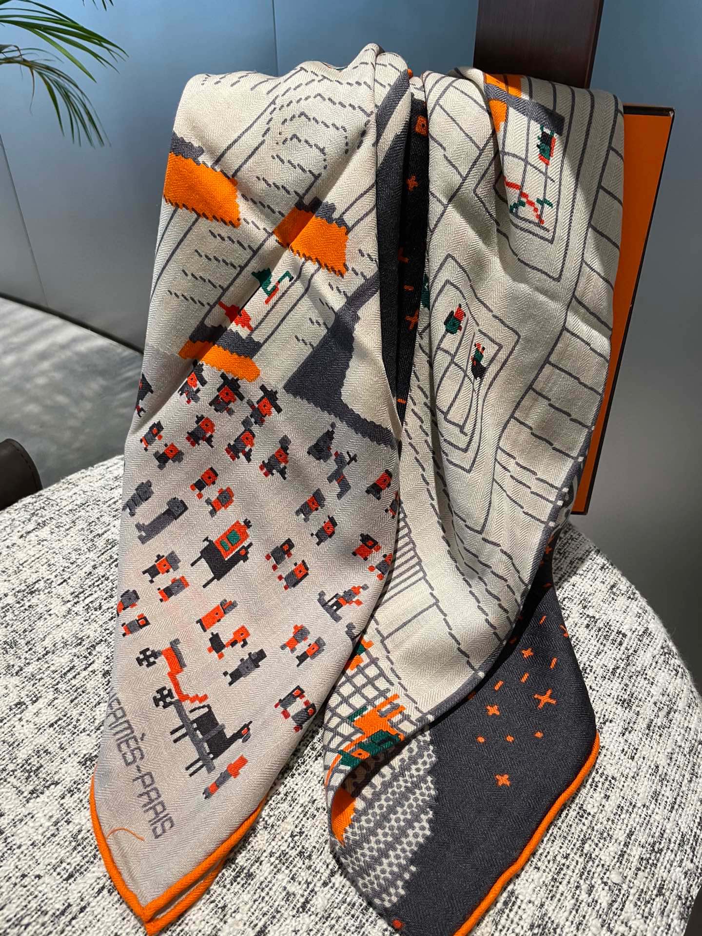 Hermes - Шарф Fu Bao Party - 100 см - 70 - Кашемир - 30 - Шелк