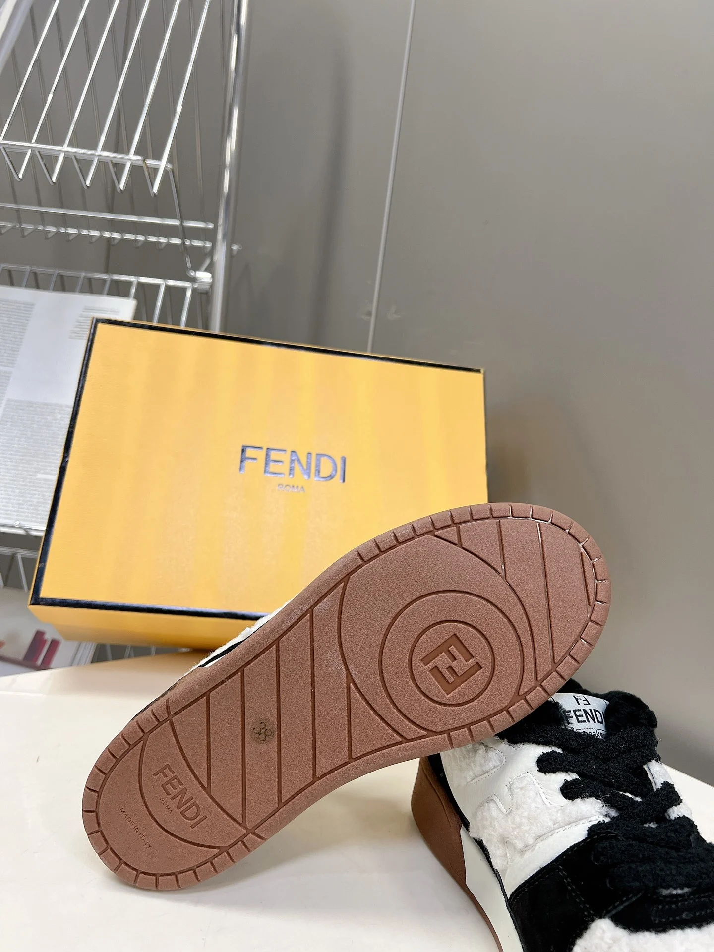 Кроссовки Fendi 22ss из овечьей шерсти, повседневные, черные.