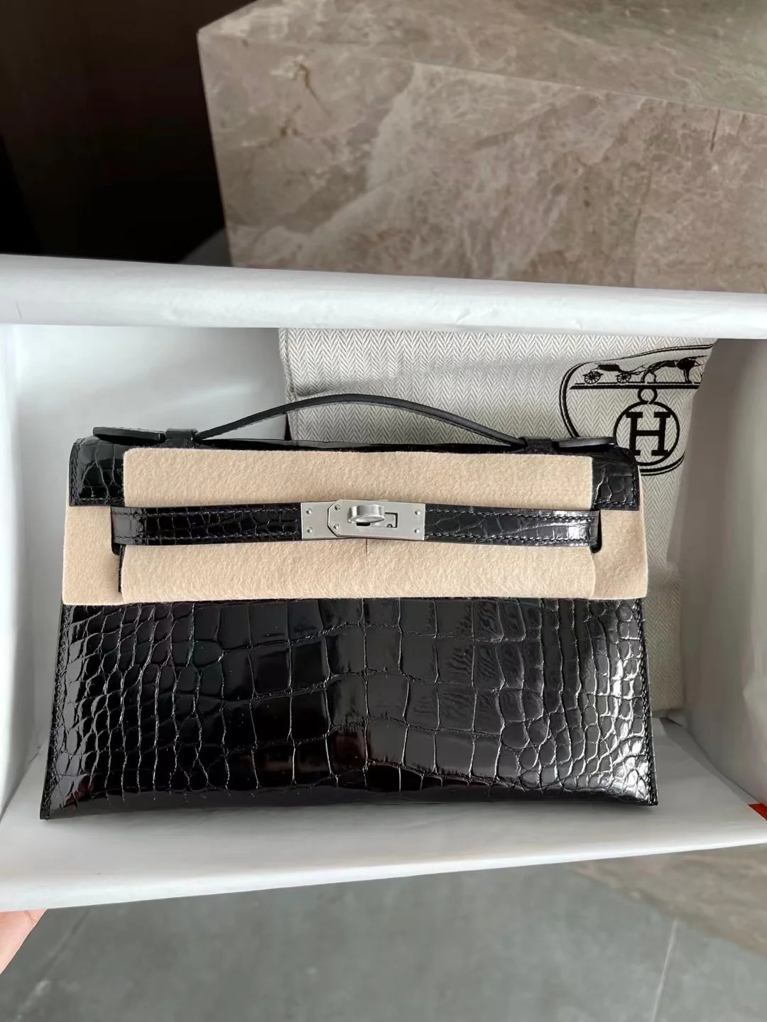 Миниатюрная пряжка Hermes Kelly 1-го поколения из кожи аллигатора, серебряная, 89.